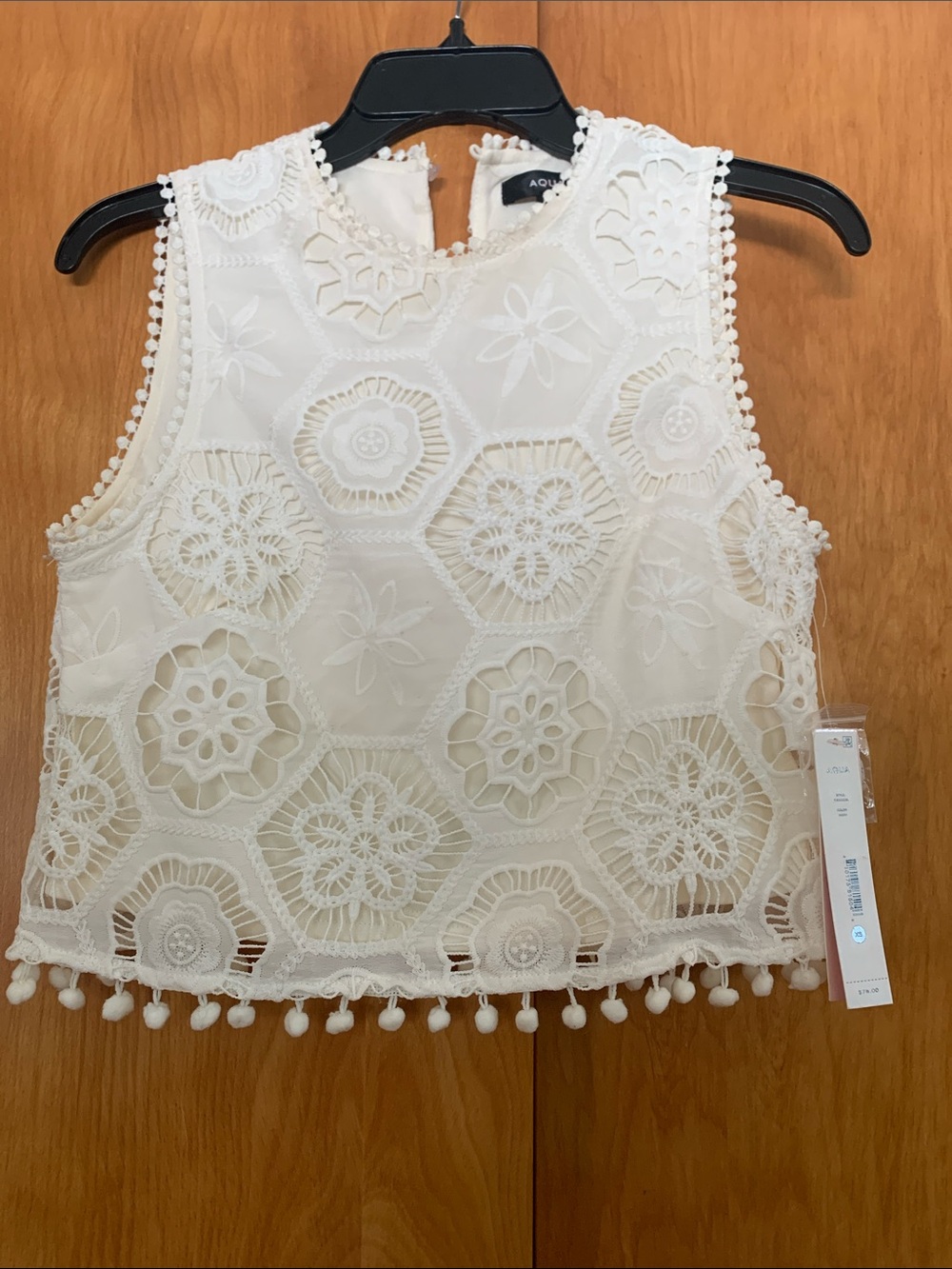 NWT AQUA White Crochet Boho Pom-Hem Delicate Sleeveless Cropped Tank sz XS